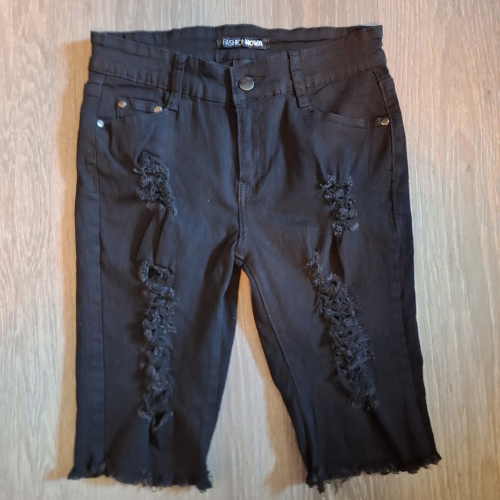 Fashion Nova Black Distressed Bermuda Denim Shorts Raw Hem Size 5